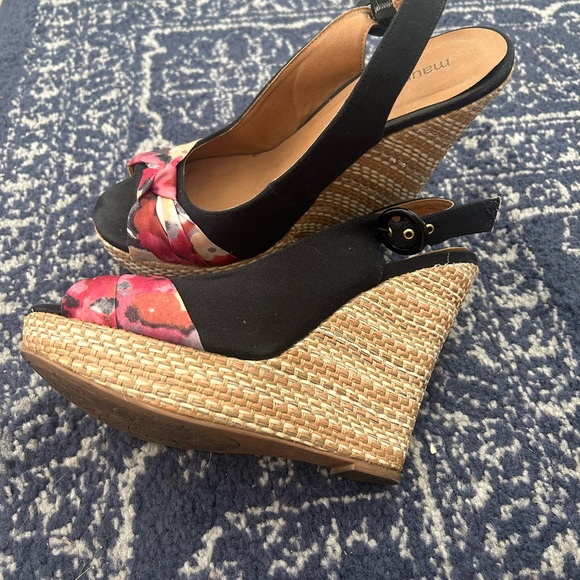 Floral detail wedges - Picture 3 of 6